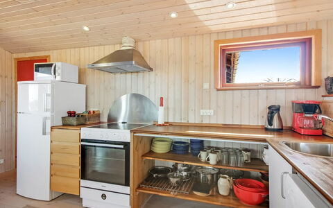 Bena - 300M from the Sea: Madera, Cocina, Techo, Piso, Aparato De Cocina, Electrodoméstico, Diseño De Interiores, Mostrador, Suelo, Mueble