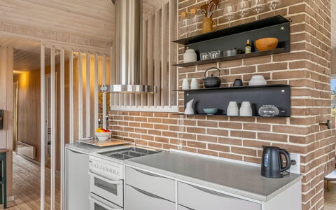 Sighfrith - 500M from the Sea: Cocina, Pared, Mostrador, Madera, Diseño De Interiores, Aparato De Cocina, Mueble, Piso, Techo, Lámpara