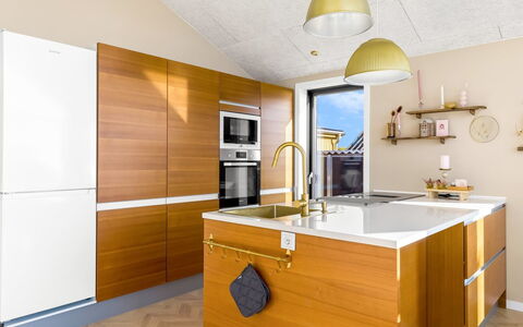 Sighrik - 25M from the Sea: Mueble, Cocina, Piso, Mostrador, Diseño De Interiores, Gabinetes, Madera, Aparato De Cocina, Suelo, Silla