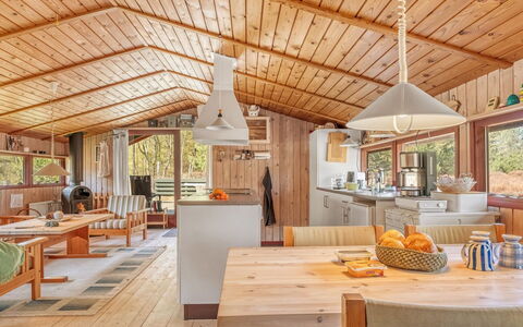 Antomine - 500M from the Sea: Madera, Diseño De Interiores, Techo, Mueble, Piso, Casa, Suelo, Lámpara, Cocina, Cabaña