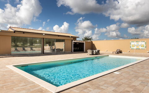 Villa Meti: Piscina, Piso, Recurso, Suelo, Material Compuesto, Fuente De Agua, Sombra, Loseta, Eco Hotel, Ocio