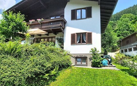 Alpenhit Zell am See: Edificio, Casa, Casa, Arbusto, Cabaña, Techo, Área Rural, Cobertura Del Suelo, Pendiente
