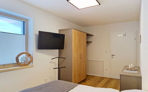 Apartment A3: Cama, Diseño De Interiores, Mueble, Habitación, Pared, Piso, Suelo, Madera, Techo, Lecho