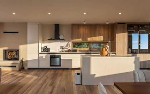Orso: Piso, Diseño De Interiores, Suelos De Madera, Madera, Mueble, Suelo, Cocina, Mostrador, Suelo Laminado, Techo