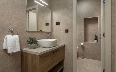Orso: Lavabo Del Baño, Piso, Suelo, Arreglo De Tubería, Pared, Diseño De Interiores, Lavabo, Baño, Mueble De Baño, Mostrador