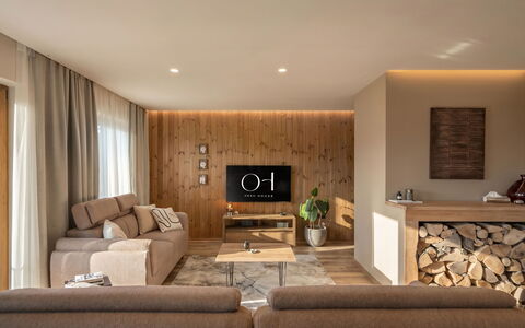 Holiday Home Orso House: Mueble, Diseño De Interiores, Piso, Sofá, Suelo, Pared, Sala, Madera, Techo, Habitación