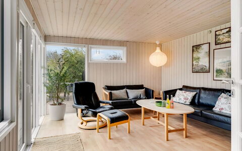 Brunetta - 200M to the Fjord: Piso, Diseño De Interiores, Madera, Suelo, Mueble, Suelos De Madera, Techo, Sala, Casa, Lámpara