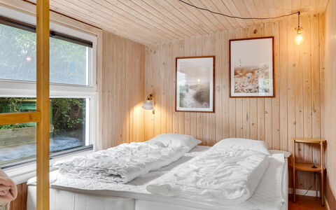 Brunetta - 200M to the Fjord: Madera, Diseño De Interiores, Habitación, Techo, Piso, Mueble, Suelo, Cama, Habitación, Casa