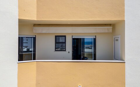Mirasol: Mueble, Diseño De Interiores, Pared, Piso, Madera, Suelo, Habitación, Techo, Encendiendo, Casa