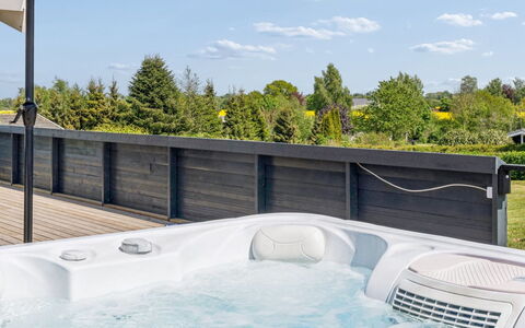 Jügen - 600M to the Fjord: Bañera, Mueble, Piso, Arreglo De Tubería, Suelo, Material Compuesto, Piscina, Jacuzzi, Mueble Para Exteriores