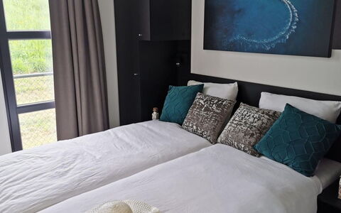 De Witte Parel: Cama, Lecho, Mueble, Diseño De Interiores, Habitación, Sábana, Amortiguar, Suelo, Linos, Habitación