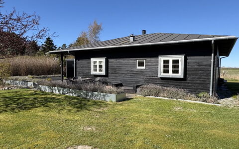 Anelle - 1.2Km to the Fjord: Hierba, Edificio, Ventana, Madera, Casa, Techo, Casa, Cabaña, Vía Muerta
