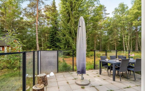 Jooseppi - 4.8Km from the Sea: Jardín, Sombra, Mueble Para Exteriores, Bosque, Patio Interior, Paisajismo, Yarda, Arboleda, Estructura Al Aire Libre