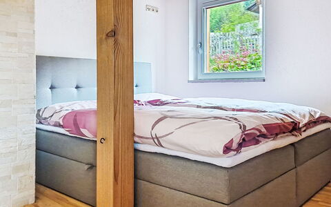 Maria: Madera, Piso, Mueble, Habitación, Cama, Diseño De Interiores, Suelo, Habitación, Lecho, Marco De La Cama