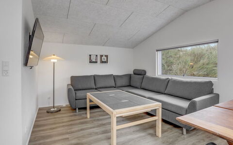 Eicke - 20M from the Sea: Madera, Piso, Techo, Mueble, Diseño De Interiores, Suelo, Sofá, Habitación, Sala