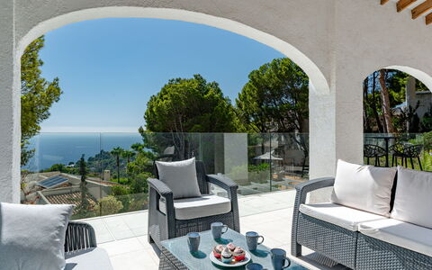 Preciados: Mueble, Silla, Mueble Para Exteriores, Diseño De Interiores, Mesa, Casa, Recurso, Balcón, Eco Hotel, Sombra