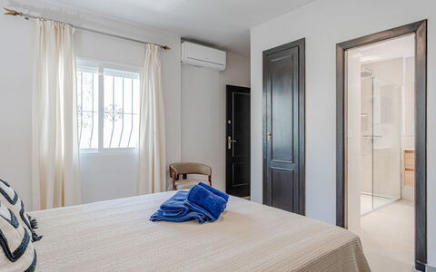 Preciados: Mueble, Diseño De Interiores, Madera, Piso, Suelo, Cama, Habitación, Habitación, Techo, Cubiertas De Ventanas