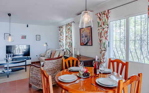 Preciados: Mueble, Diseño De Interiores, Piso, Habitación, Suelo, Techo, Casa, Silla, Departamento, Cocina Y Comedor Mesa