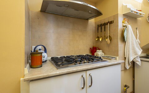 La Quiete: Aparato De Cocina, Cocina, Electrodoméstico, Estufa De Cocina, Mostrador, Estufa, Estufa De Gas, Estufa, Electrodoméstico, Diseño De Interiores