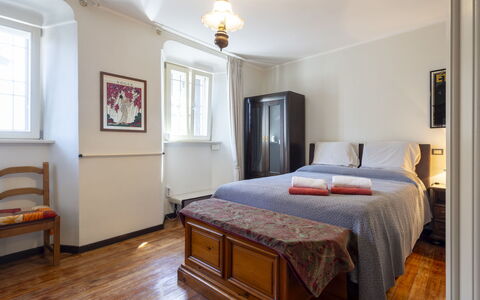 La Quiete: Habitación, Cama, Mueble, Diseño De Interiores, Sábana, Lecho, Suelo, Piso, Habitación, Marco De La Cama