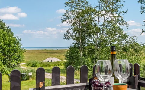 Arendine - 250M from the Sea: Mueble, Mesa, Mueble Para Exteriores, Silla, Mesa Al Aire Libre, Cocina Y Comedor Mesa, Jardín, Sombra, Paisajismo, Césped