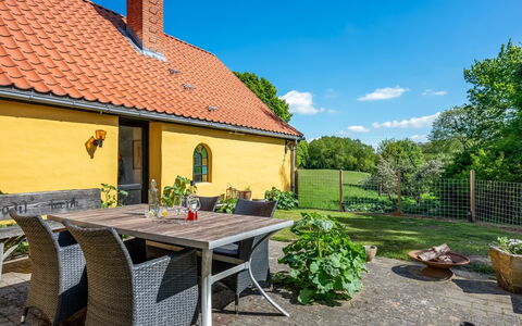 Aika - 1.6Km to the Fjord: Arbusto, El Terreno Del Lote, Cabaña, Jardín, Patio Interior, Mueble Para Exteriores, Paisajismo, Casa De Campo, Yarda, Inmuebles