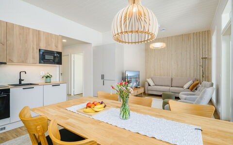 Saariselän Aavahelmi C: Mueble, Diseño De Interiores, Piso, Suelo, Madera, Lámpara, Techo, Suelos De Madera, Habitación, Encendiendo