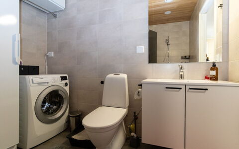 Lomapesä: Piso, Diseño De Interiores, Arreglo De Tubería, Pared, Asiento Del Baño, Suelo, Lavabo, Baño, Baño, Mueble De Baño