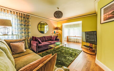 Meadfoot View: Árbol, Casa, Casa, Arbusto, Cabaña, Inmuebles, Bosque, Alerce, Bosque