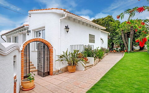 Rendezvous: Casa, Casa, Barrio Residencial, Maceta, Puerta, Jardín, Planta De Casa, Cabaña, Inmuebles