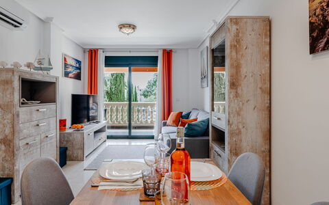 Jávea 455: Madera, Mueble, Diseño De Interiores, Piso, Habitación, Suelo, Departamento, Techo, Silla, Sala