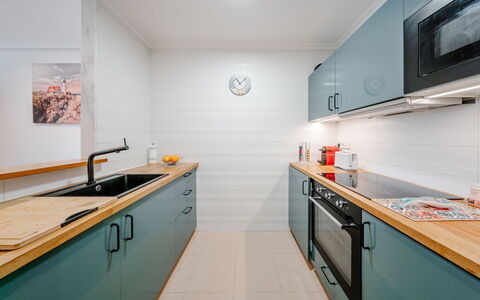 Jávea 455: Cocina, Mostrador, Electrodoméstico, Aparato De Cocina, Gabinetes, Diseño De Interiores, Piso, Madera, Estufa De Cocina, Techo