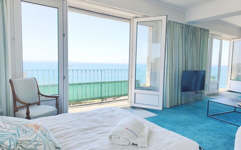 Le Grand Lambert: Azul, Mueble, Mar, Habitación, Oceano, Linos, Departamento, Cama, Lecho, Sábana