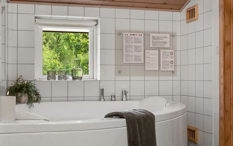 Uma - from the Sea: Pared, Madera, Piso, Diseño De Interiores, Suelo, Habitación, Arreglo De Tubería, Techo, Grifo, Baño