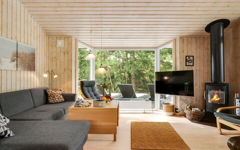 Uma - from the Sea: Mueble, Diseño De Interiores, Piso, Sofá, Madera, Suelo, Sala, Techo, Habitación, Encendiendo