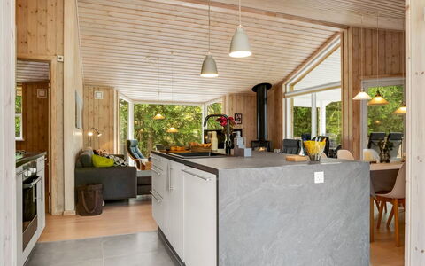 Uma - from the Sea: Piso, Diseño De Interiores, Cocina, Madera, Mostrador, Techo, Suelo, Mueble, Aparato De Cocina, Electrodoméstico