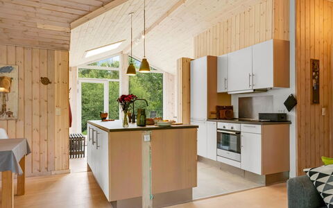 Uma - from the Sea: Mueble, Diseño De Interiores, Piso, Cocina, Madera, Techo, Lámpara, Suelo, Mostrador, Cocina Y Comedor Mesa