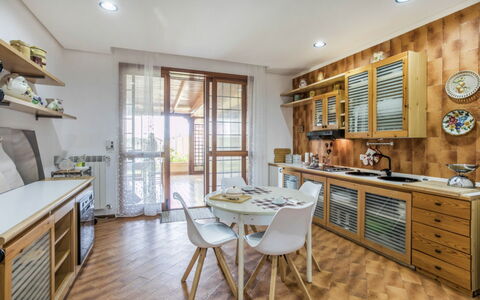Villa Billona: Mueble, Diseño De Interiores, Piso, Cocina, Suelo, Madera, Gabinetes, Techo, Habitación, Mostrador