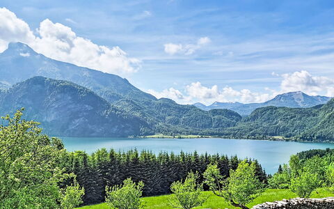 Mondsee Retreat: Montaña, Agua, Accidentes Geográficos Montañosas, Verde, Cuerpo De Agua, Los Recursos Hídricos, Naturaleza, Paisaje Natural, Colina, Tierras Altas