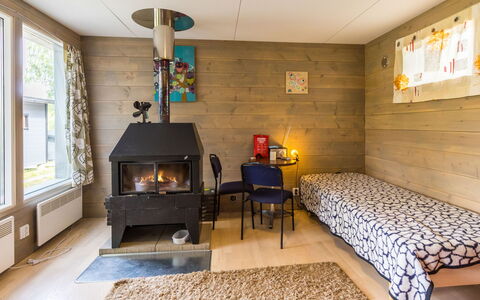Kipinä: Mueble, Diseño De Interiores, Piso, Suelo, Madera, Techo, Habitación, Encendiendo, Sala, Lámpara