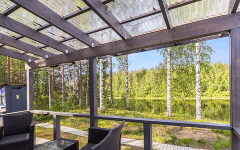 Kipinä: Vaso, Metal, Sombra, La Luz Del Día, Madera Dura, Cubierta, Estructura Al Aire Libre, Porche, Haz, Eco Hotel