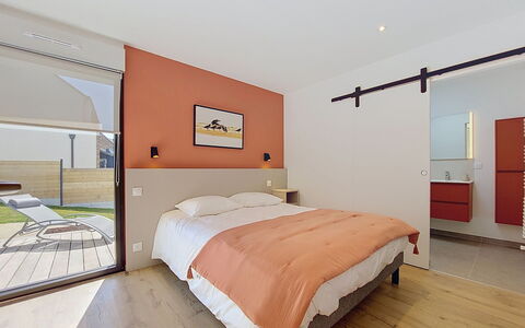 4 Mouettes: Mueble, Diseño De Interiores, Madera, Piso, Suelo, Techo, Habitación, Cama, Encendiendo, Habitación