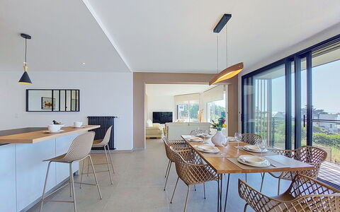 4 Mouettes: Mueble, Diseño De Interiores, Piso, Cocina Y Comedor Mesa, Silla, Comedor, Techo, Madera, Suelo, Mesa