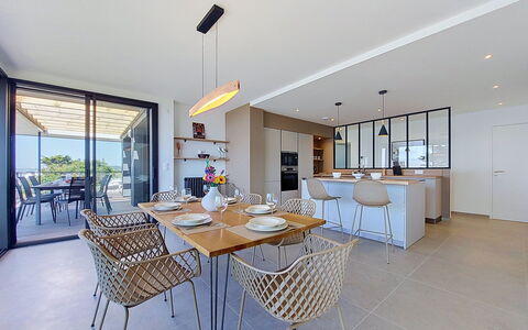 4 Mouettes: Mueble, Silla, Cocina Y Comedor Mesa, Mesa, Diseño De Interiores, Piso, Suelo, Techo, Comedor, Sombra