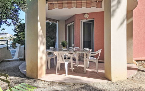 Nautica: Sombra, Balcón, Silla, Diseño, Manchas De Madera, Estructura Al Aire Libre, Mueble Para Exteriores, Hacienda, Eco Hotel
