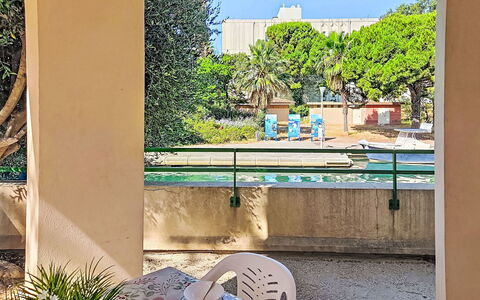 Nautica: Sombra, Jardín, Yarda, Balcón, Paisajismo, Patio Interior, Hacienda, Patio, Mueble Para Exteriores, Eco Hotel