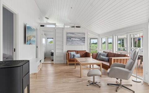 Saku - 375M from the Sea: Diseño De Interiores, Piso, Madera, Suelo, Techo, Mueble, Sofá, Suelos De Madera, Sala, Casa