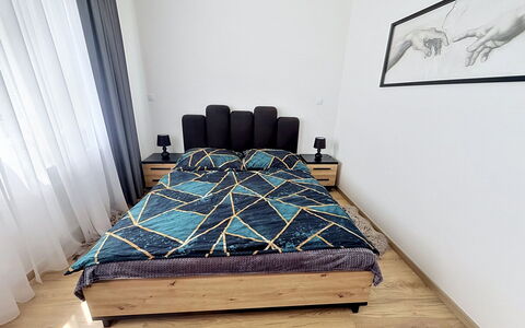Korzo: Cama, Mueble, Habitación, Lecho, Sábana, Piso, Suelo, Madera, Diseño De Interiores, Linos