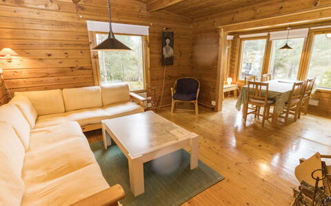 Villa Jumalvik: Madera, Piso, Techo, Suelos De Madera, Suelo, Diseño De Interiores, Casa, Madera Dura, Casa, Mueble