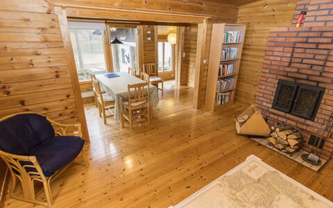 Villa Jumalvik: Madera, Piso, Suelo, Diseño De Interiores, Techo, Suelos De Madera, Habitación, Mueble, Madera Dura, Manchas De Madera